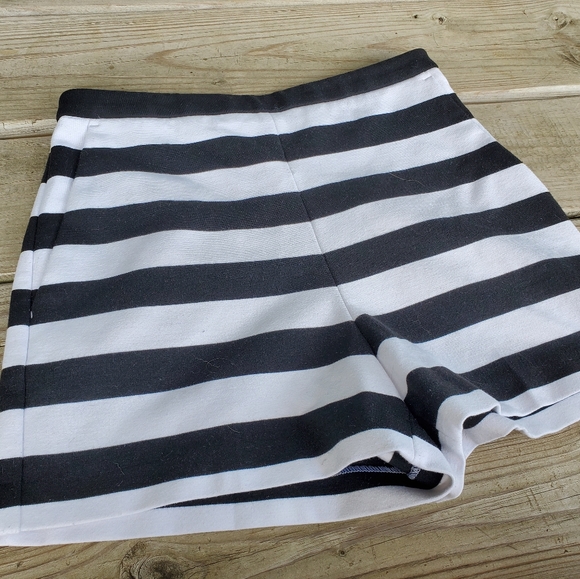 High waisted short, size 2 - Picture 3 of 10